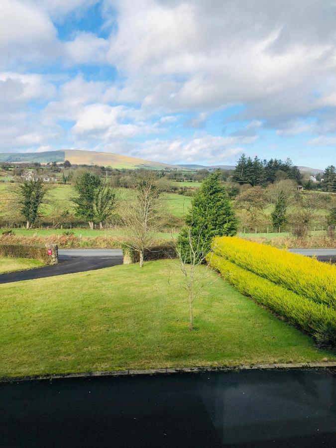 Muff Village Bed & Breakfast Bagian luar foto