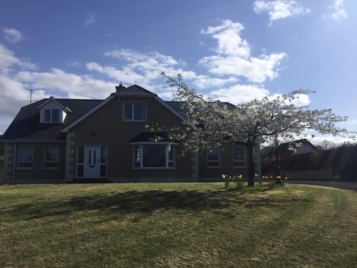 Muff Village Bed & Breakfast Bagian luar foto