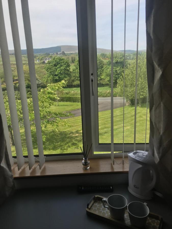 Muff Village Bed & Breakfast Bagian luar foto