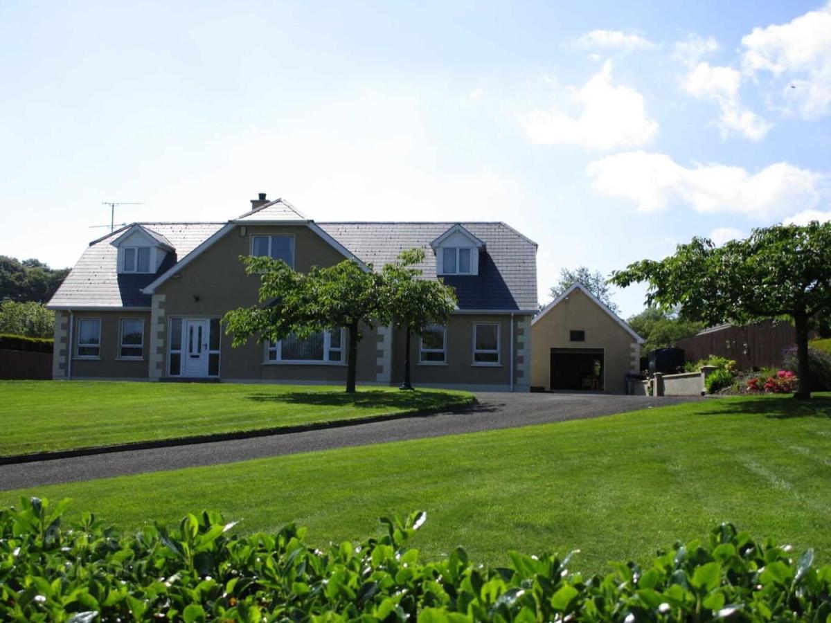 Muff Village Bed & Breakfast Bagian luar foto