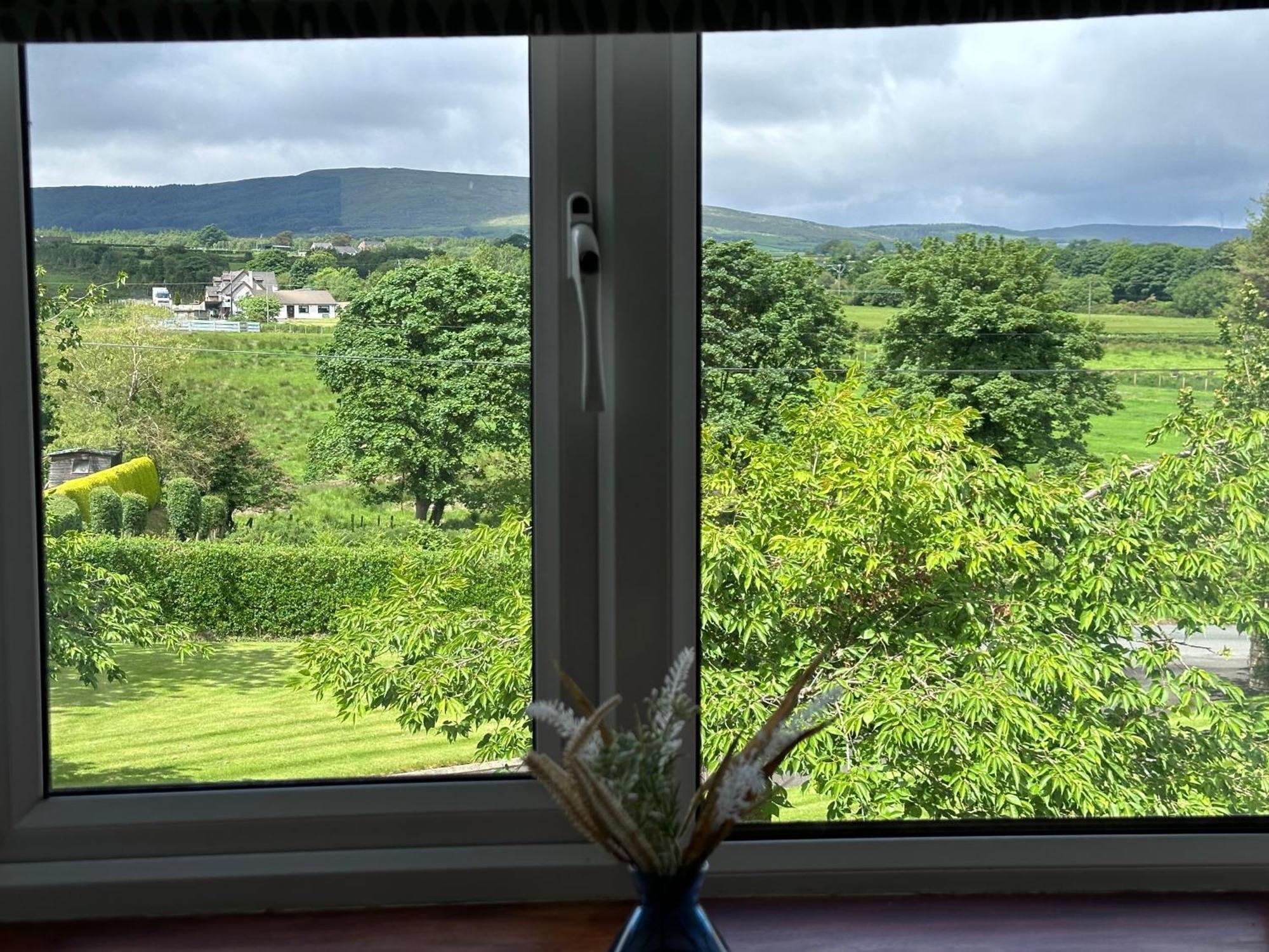 Muff Village Bed & Breakfast Bagian luar foto